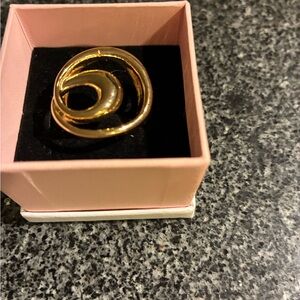 Elegant Gold-Tone Women's Ring